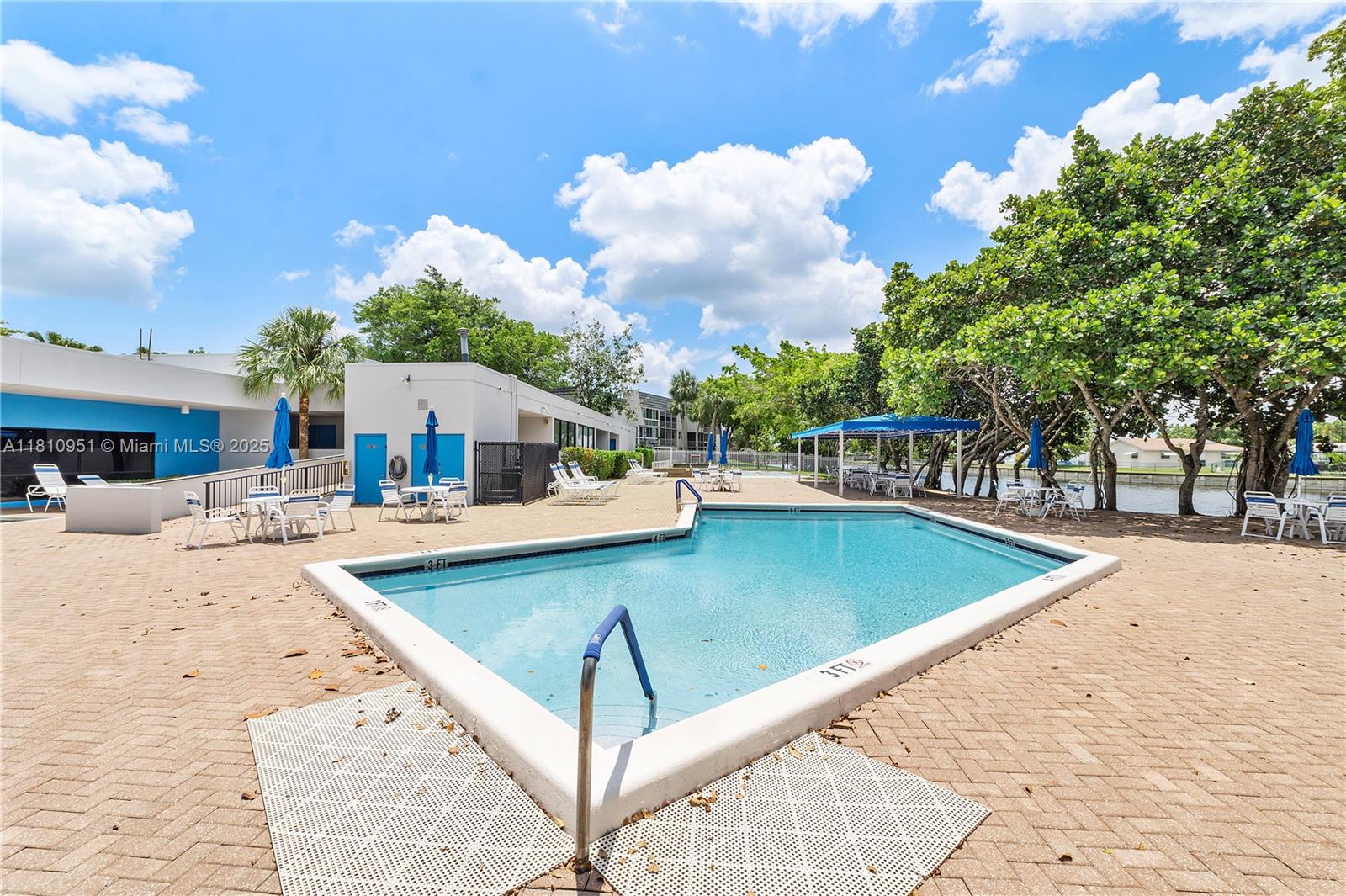 LIME BAY CONDOMINIUM 5 - Residential