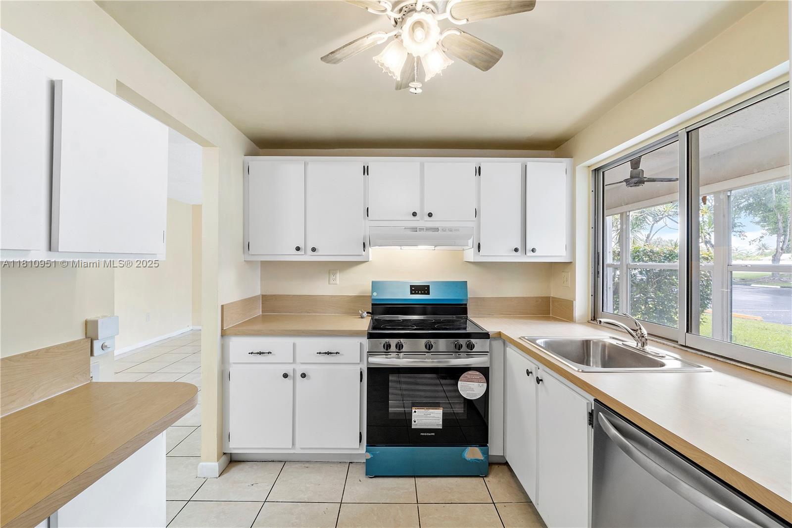 LIME BAY CONDOMINIUM 5 - Residential