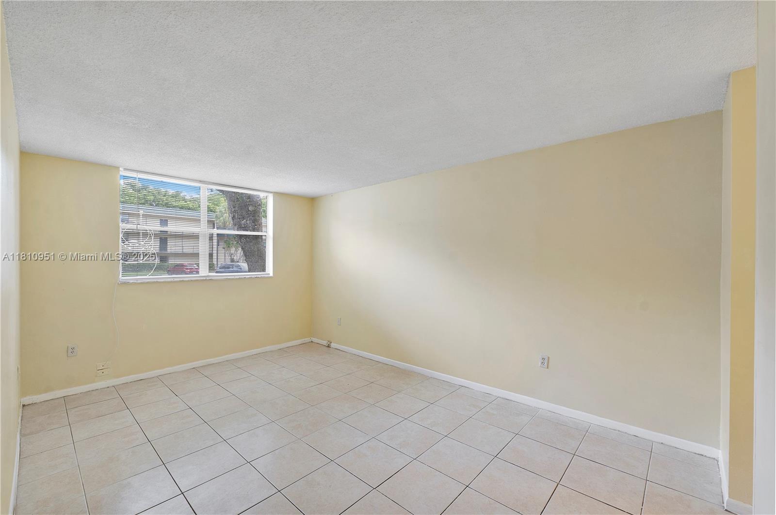 LIME BAY CONDOMINIUM 5 - Residential