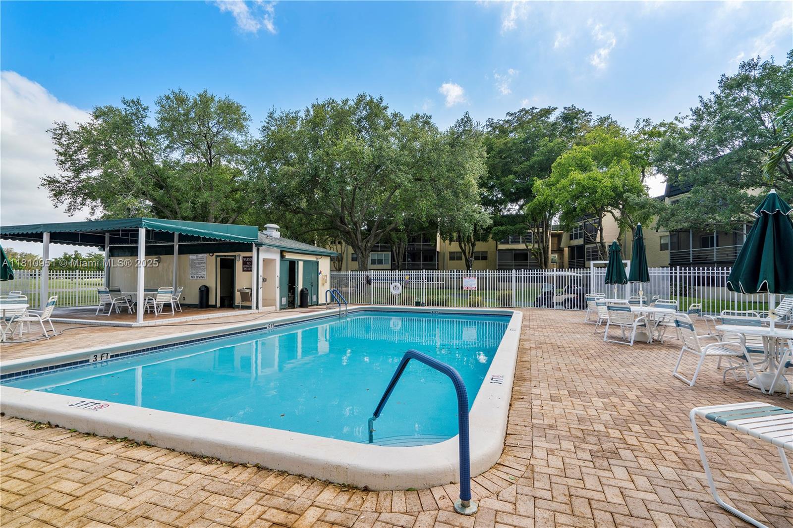 LIME BAY CONDOMINIUM 5 - Residential