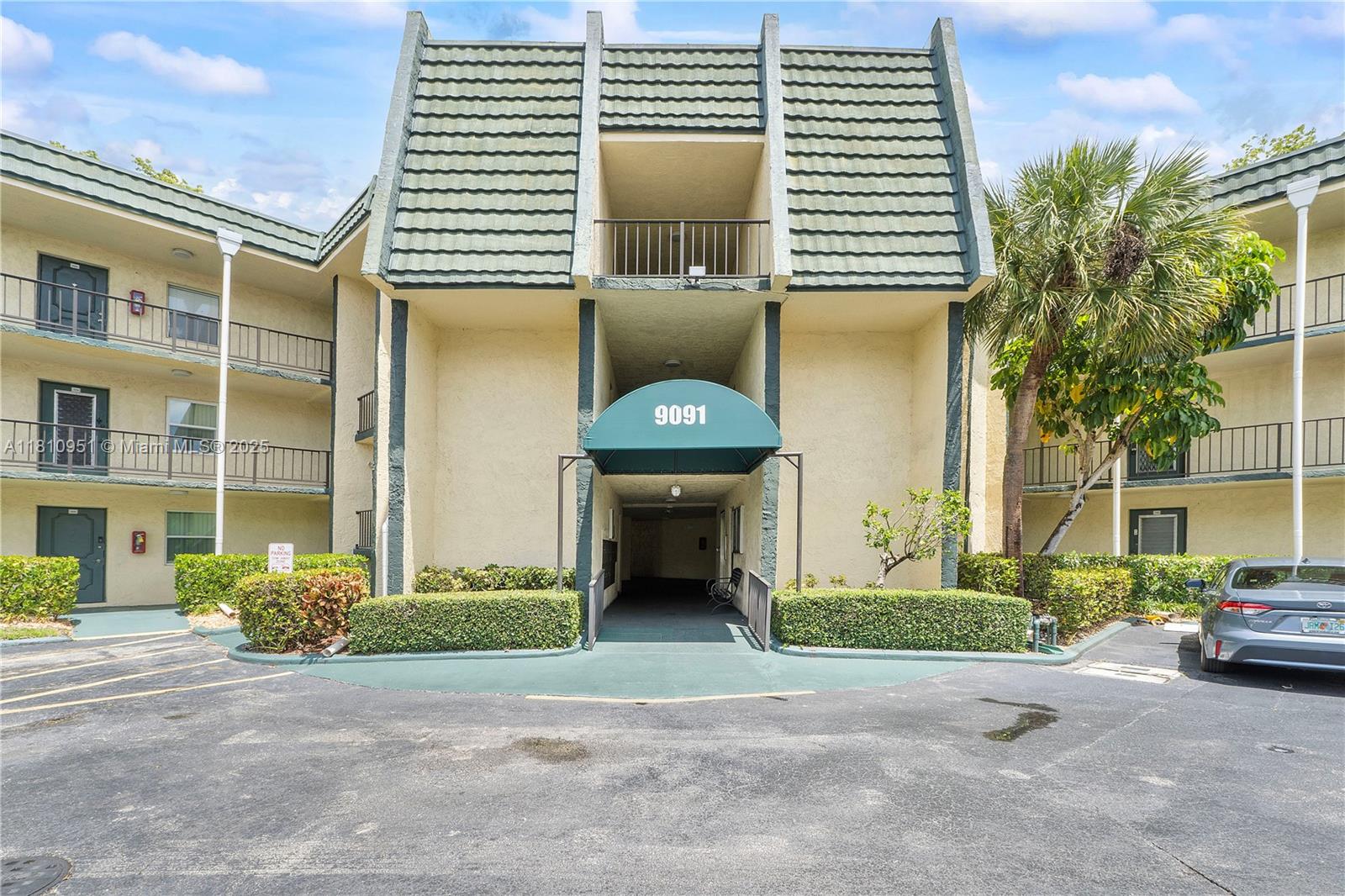LIME BAY CONDOMINIUM 5 - Residential