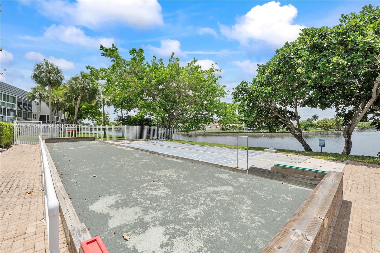 LIME BAY CONDOMINIUM 5 - Residential