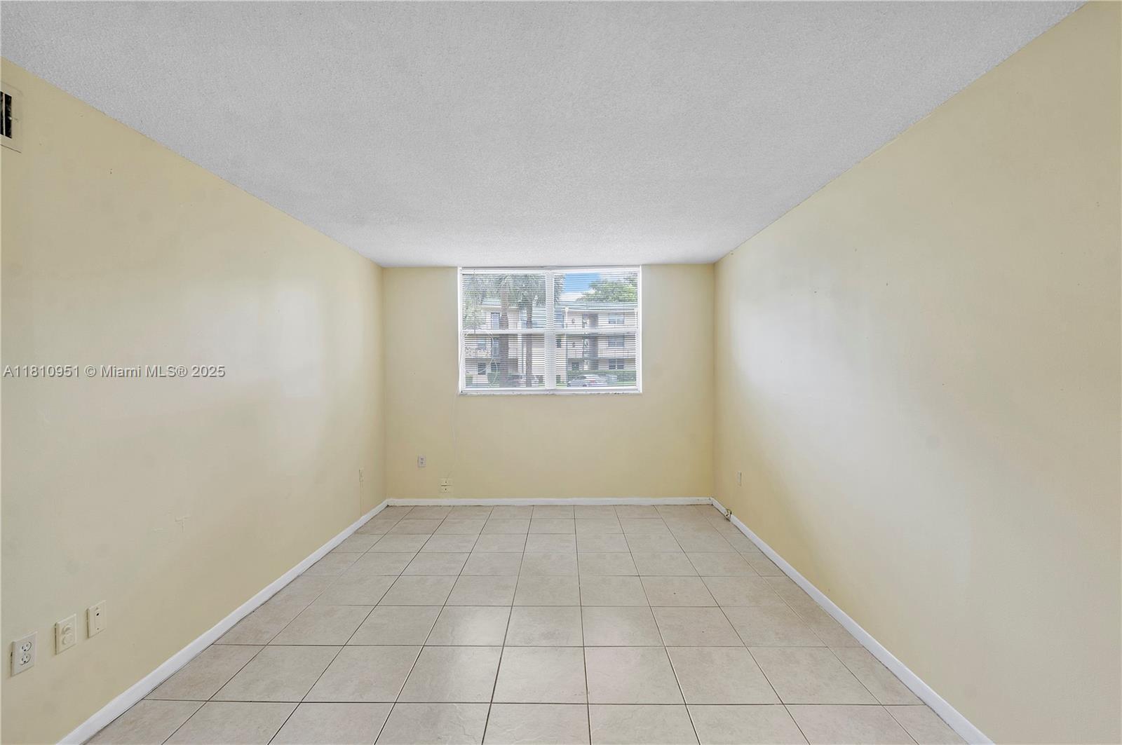 LIME BAY CONDOMINIUM 5 - Residential