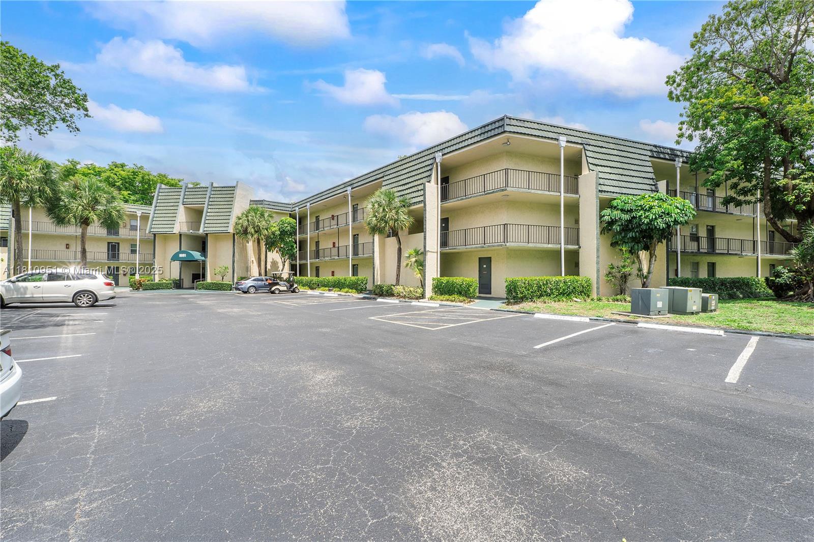 LIME BAY CONDOMINIUM 5 - Residential