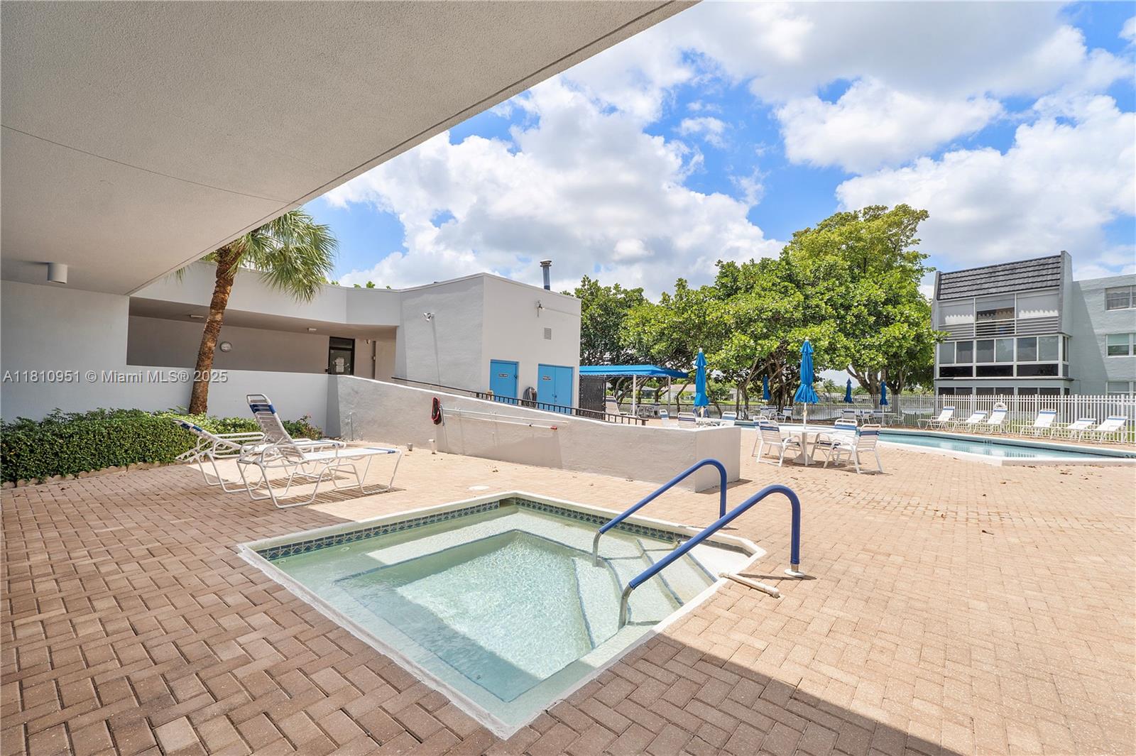 LIME BAY CONDOMINIUM 5 - Residential