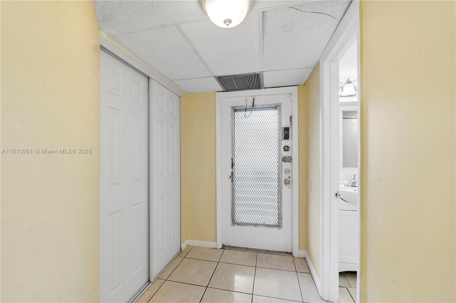 LIME BAY CONDOMINIUM 5 - Residential