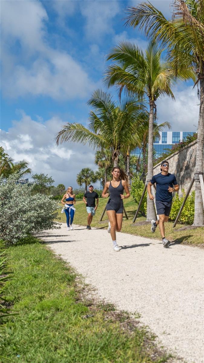 THE OAKS I CONDO - Residential Lease