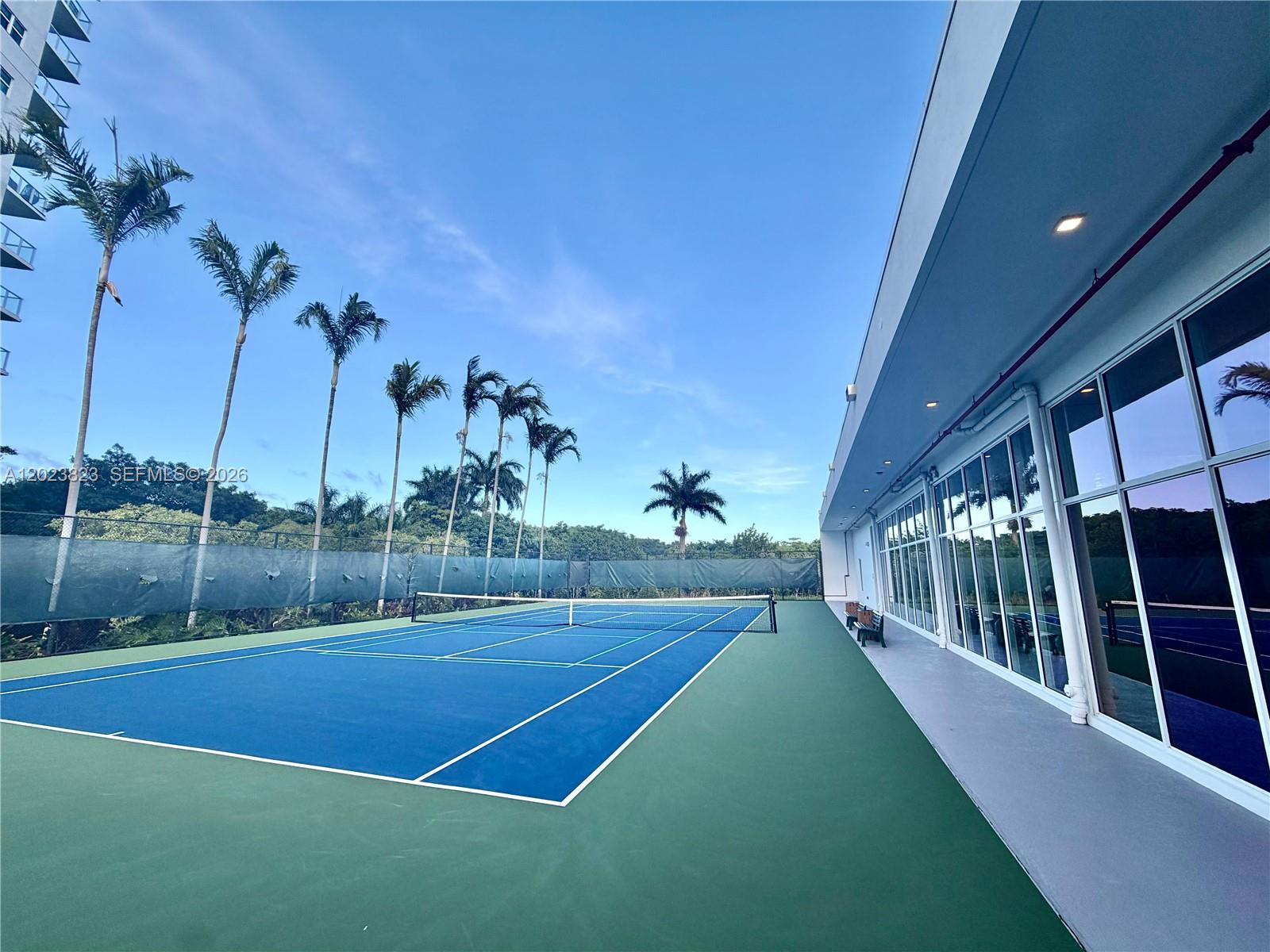 THE OAKS I CONDO - Residential Lease