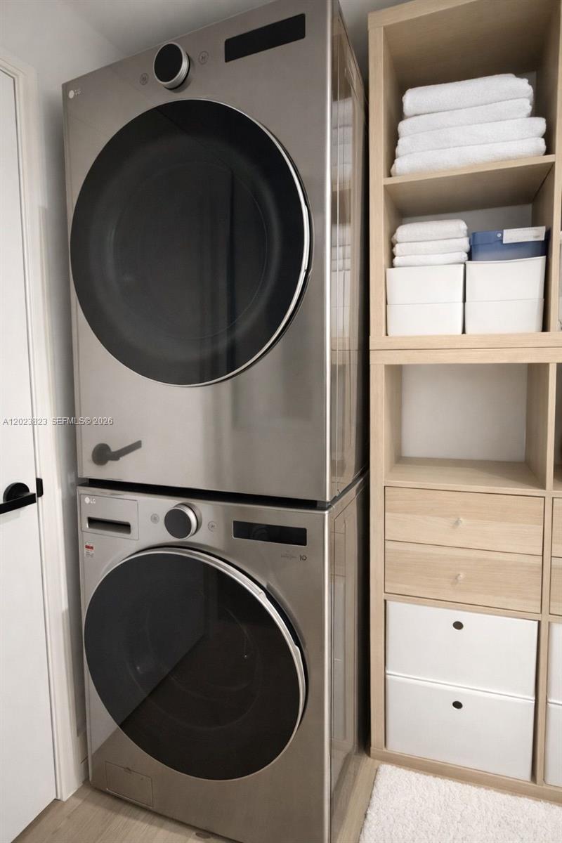 THE OAKS I CONDO - Residential Lease