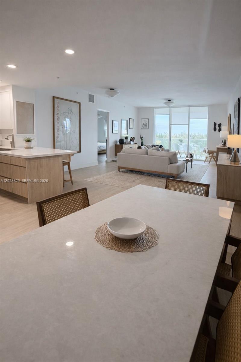 THE OAKS I CONDO - Residential Lease