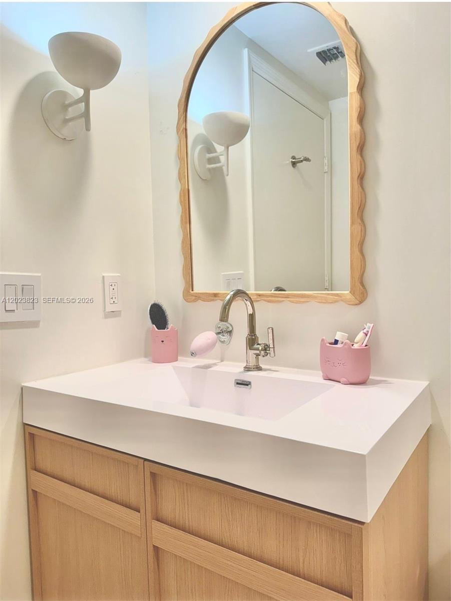 THE OAKS I CONDO - Residential Lease