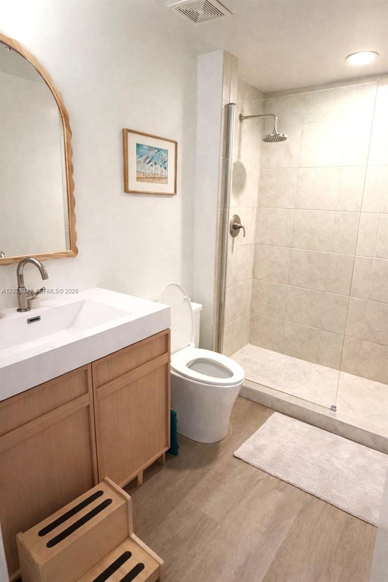 THE OAKS I CONDO - Residential Lease