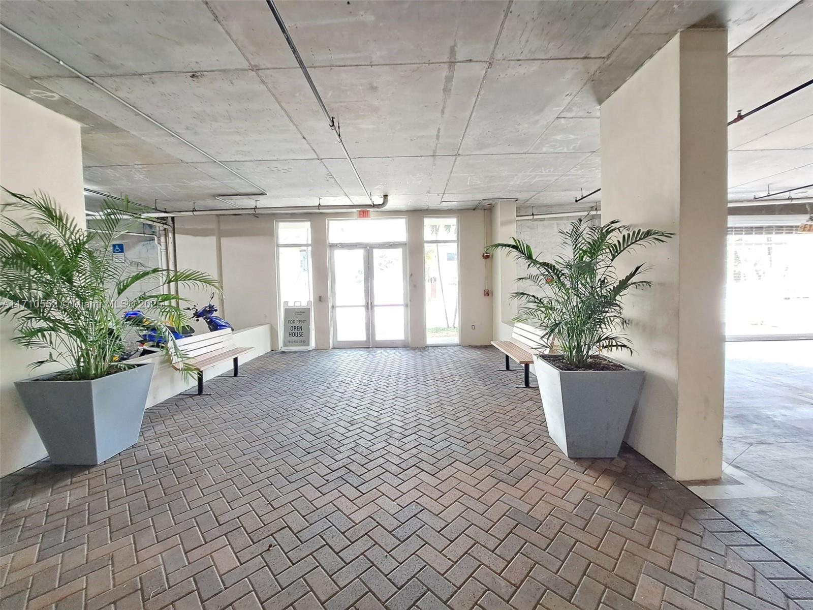 BRICKELL RIVERVIEW - Residential Lease