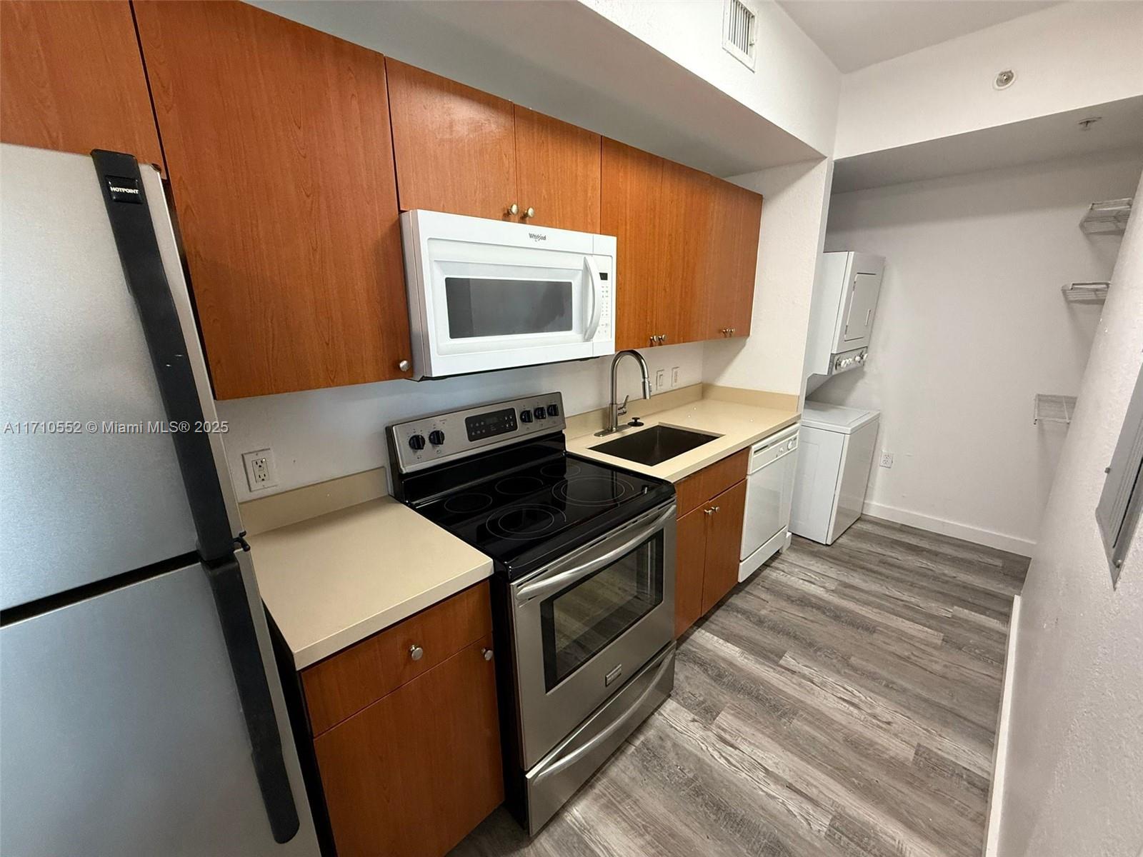 BRICKELL RIVERVIEW - Residential Lease