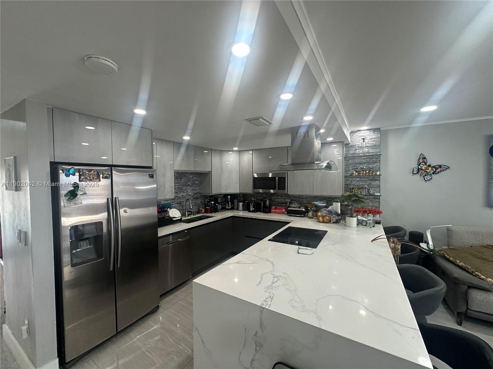 BEACH CLUB VILLAS CONDO - Residential