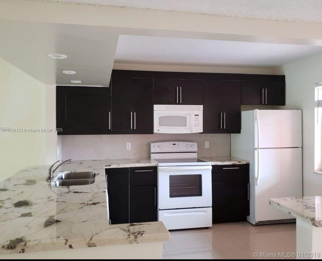 227 Lakeview Dr 104