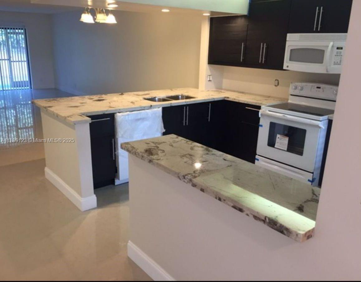 227 Lakeview Dr 104
