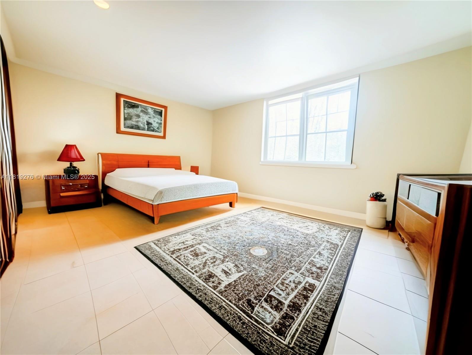 THE PLAZA OF BAL HARBOUR - Residential