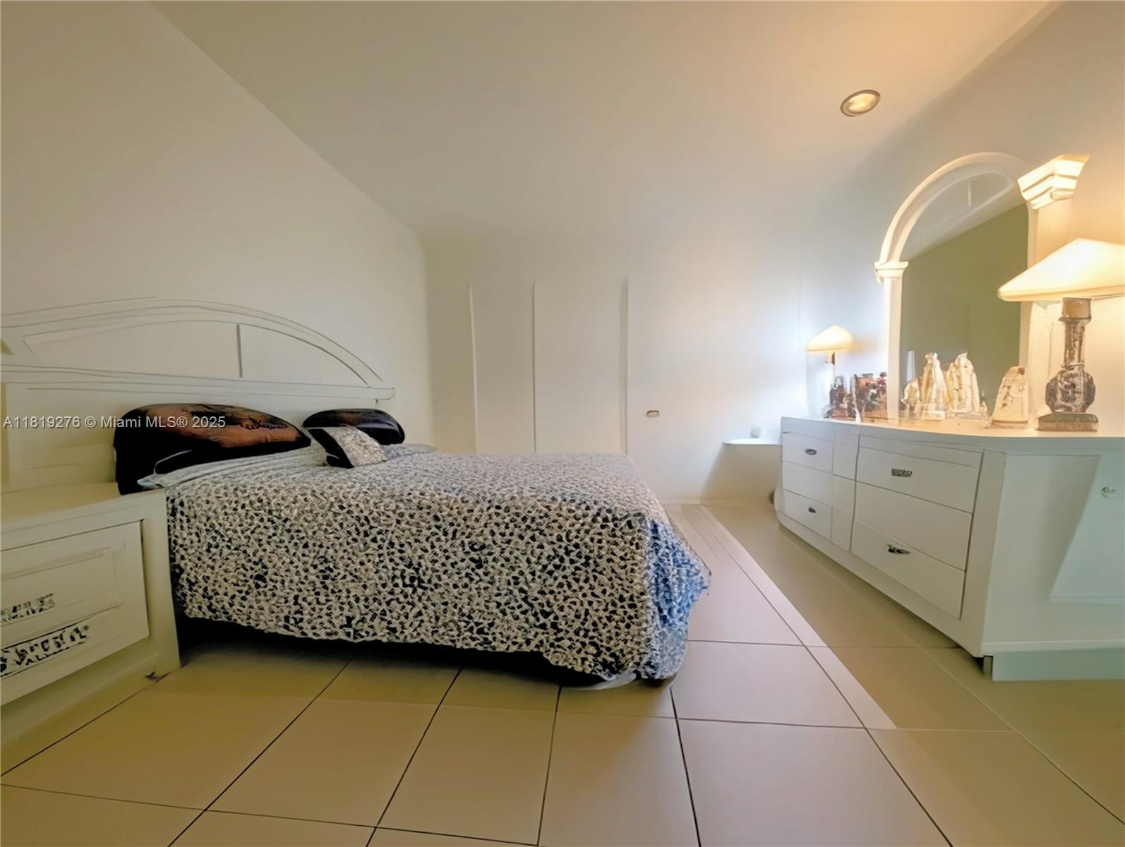 THE PLAZA OF BAL HARBOUR - Residential