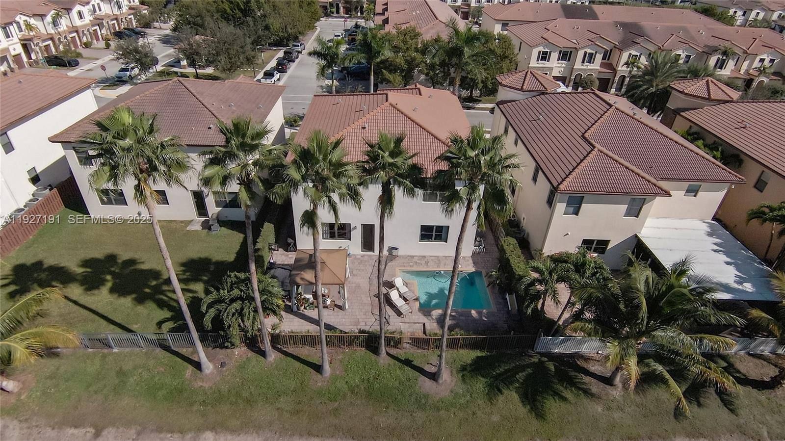 DORAL BREEZE - Residential