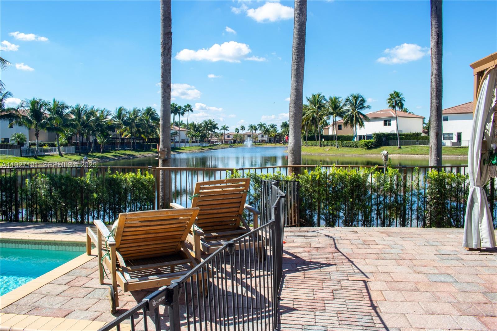 DORAL BREEZE - Residential