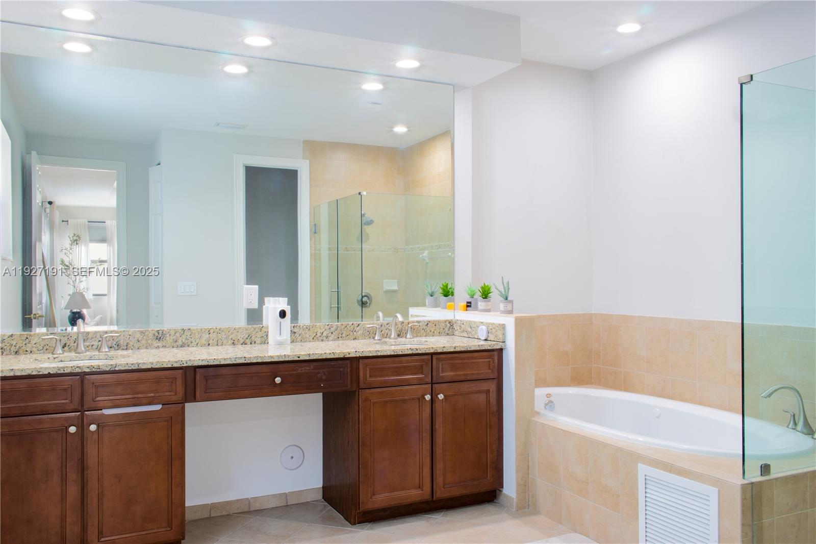 DORAL BREEZE - Residential