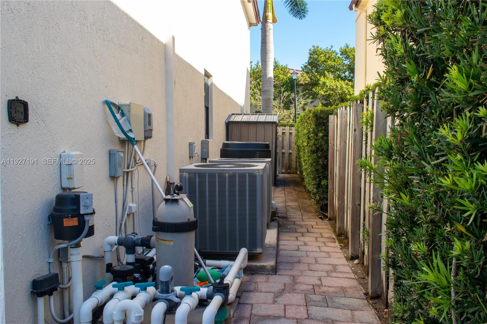 DORAL BREEZE - Residential