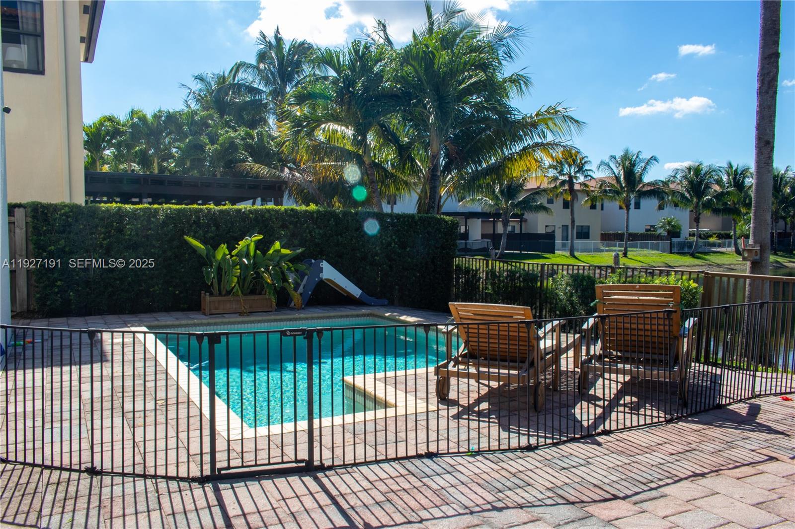 DORAL BREEZE - Residential