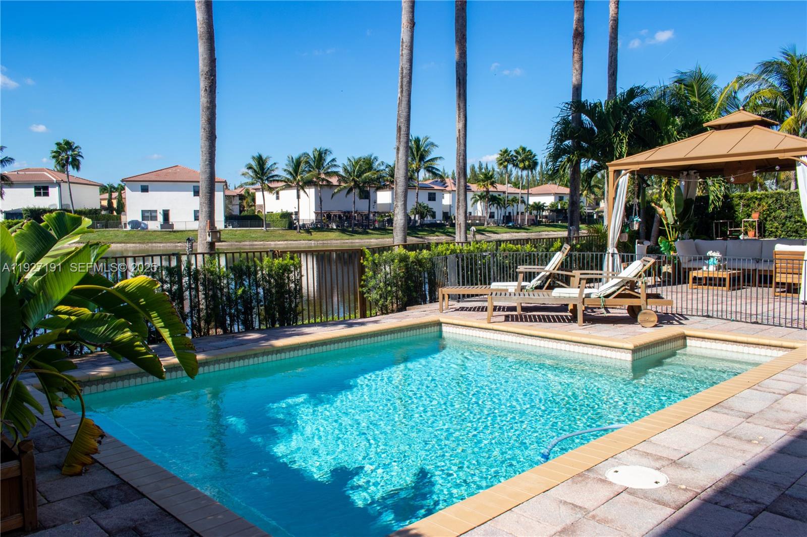 DORAL BREEZE - Residential