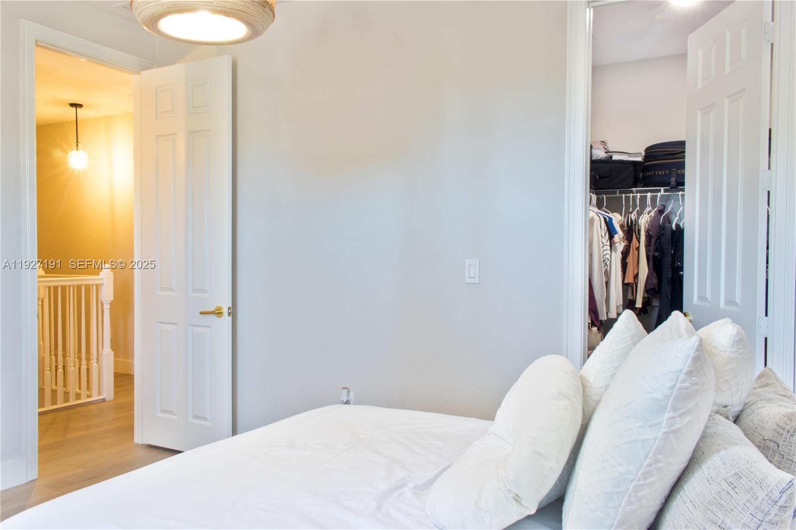 DORAL BREEZE - Residential