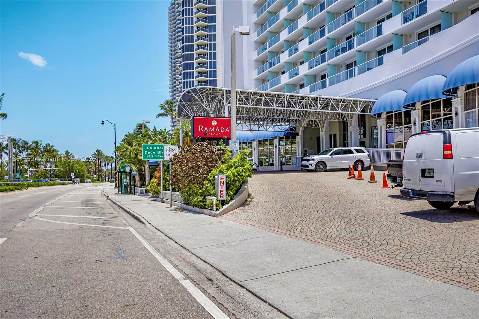 19201 Collins Ave 916