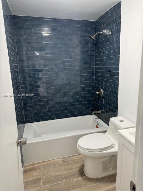 Brand new all remolded 2/1 water and electricity included. Move in today
Plenty of parking space and a side yard. Great location
Todo remodelado 2/1 con agua y electricidad incluida. Patio yparqueo
