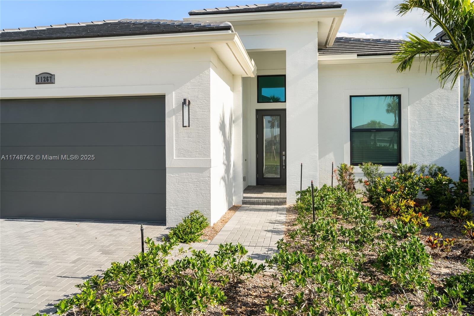 11267 SW Pietra Way, Port St. Lucie, FL, 34987/$549,900 2 11267 SW Pietra Way