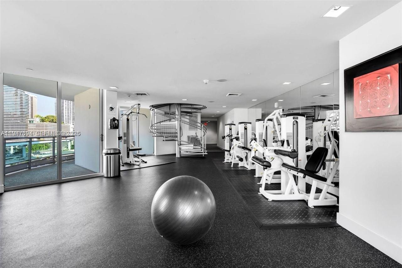 WIND CONDO - Residential