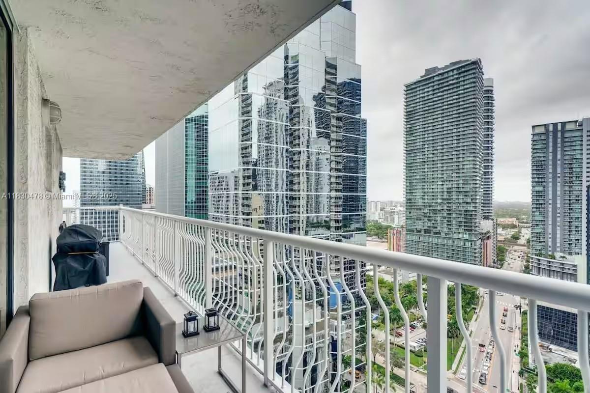 THE CLUB AT BRICKELL BAY - Residential