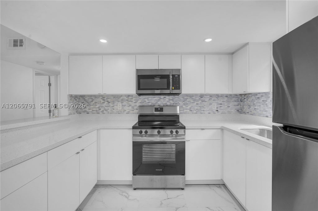 Photo of 414 SE 14th St #3, Fort Lauderdale, FL 33316 (MLS # A12065791)