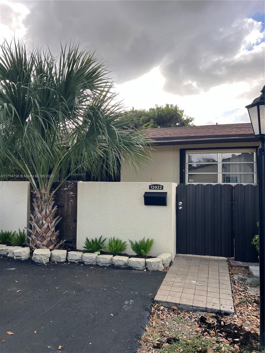 KENDALE LAKES NORTH SEC 1 - Residential