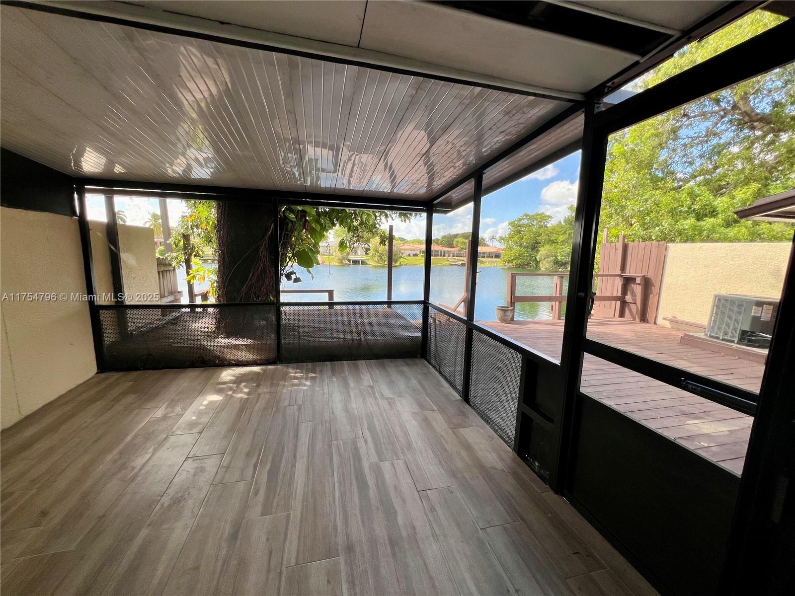 KENDALE LAKES NORTH SEC 1 - Residential