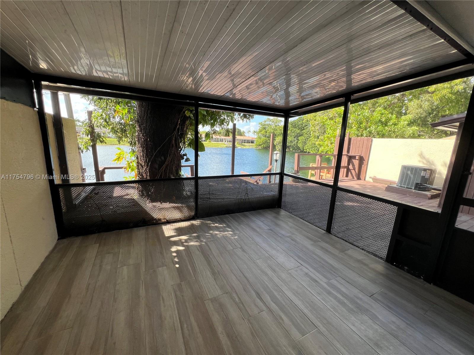 KENDALE LAKES NORTH SEC 1 - Residential