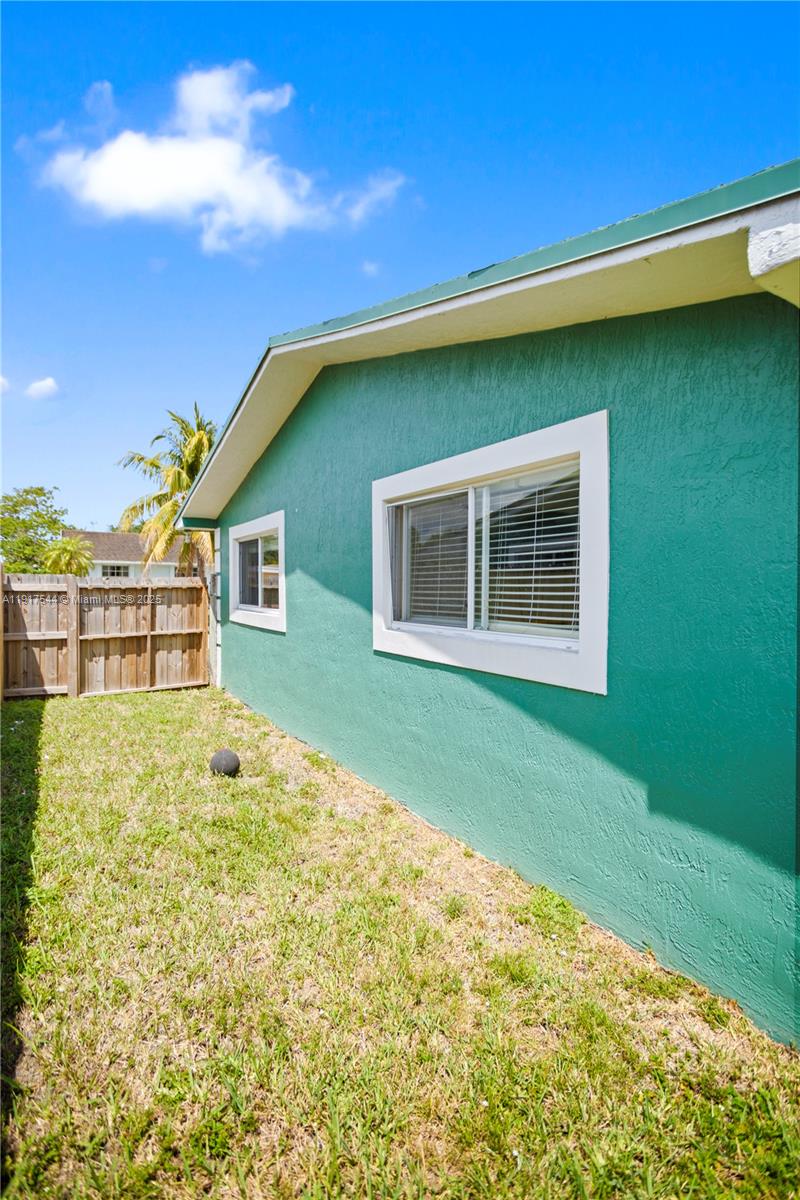 EVERGLADES SUGAR & LAND C - Residential Lease