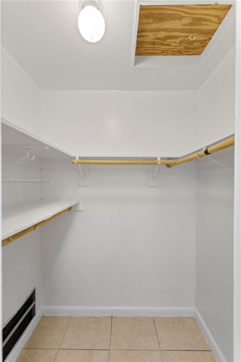 EVERGLADES SUGAR & LAND C - Residential Lease