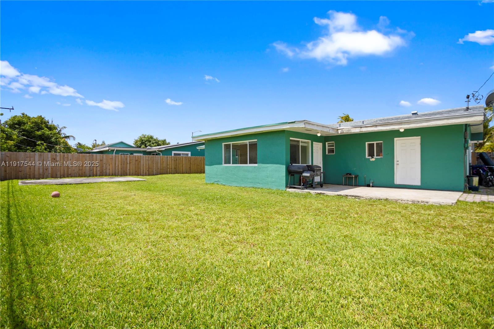 EVERGLADES SUGAR & LAND C - Residential Lease