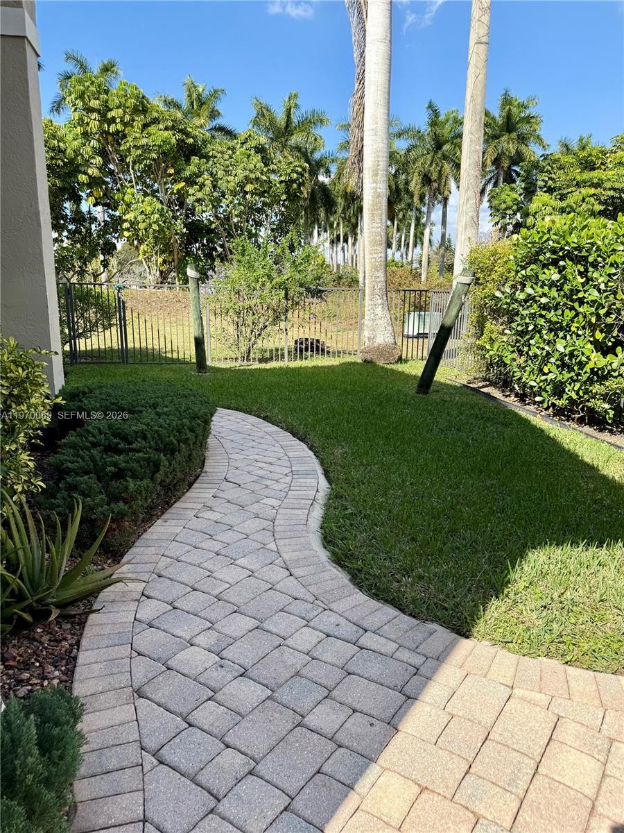 COUNTRY ISLES MANOR HOMES - Residential