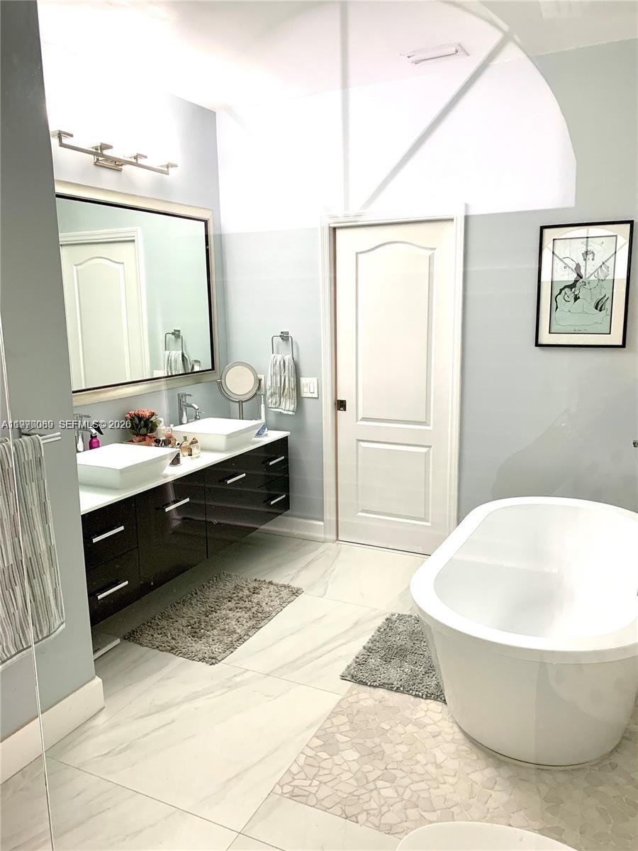 COUNTRY ISLES MANOR HOMES - Residential