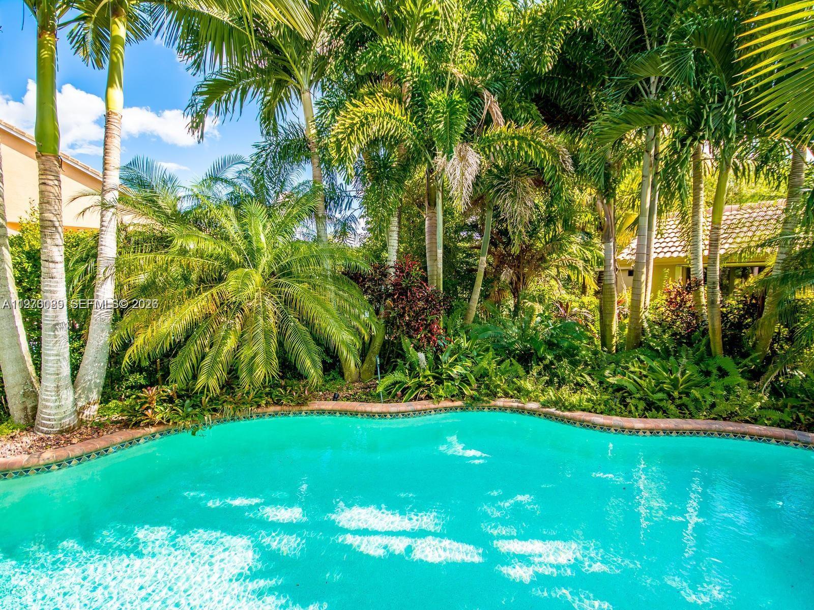 COUNTRY ISLES MANOR HOMES - Residential