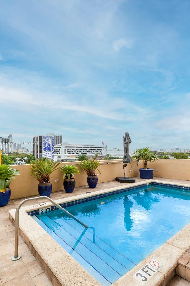 UPTOWN LOFTS CONDO - Residential