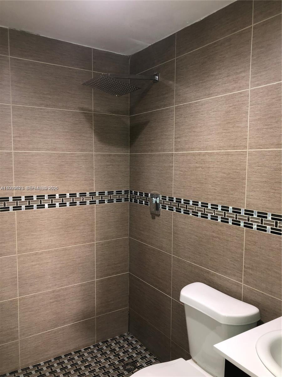 2730 Collins Ave 310