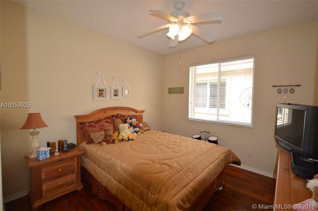 LAGUNA ISLES - Residential