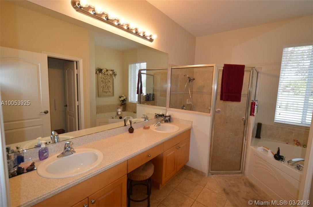 LAGUNA ISLES - Residential