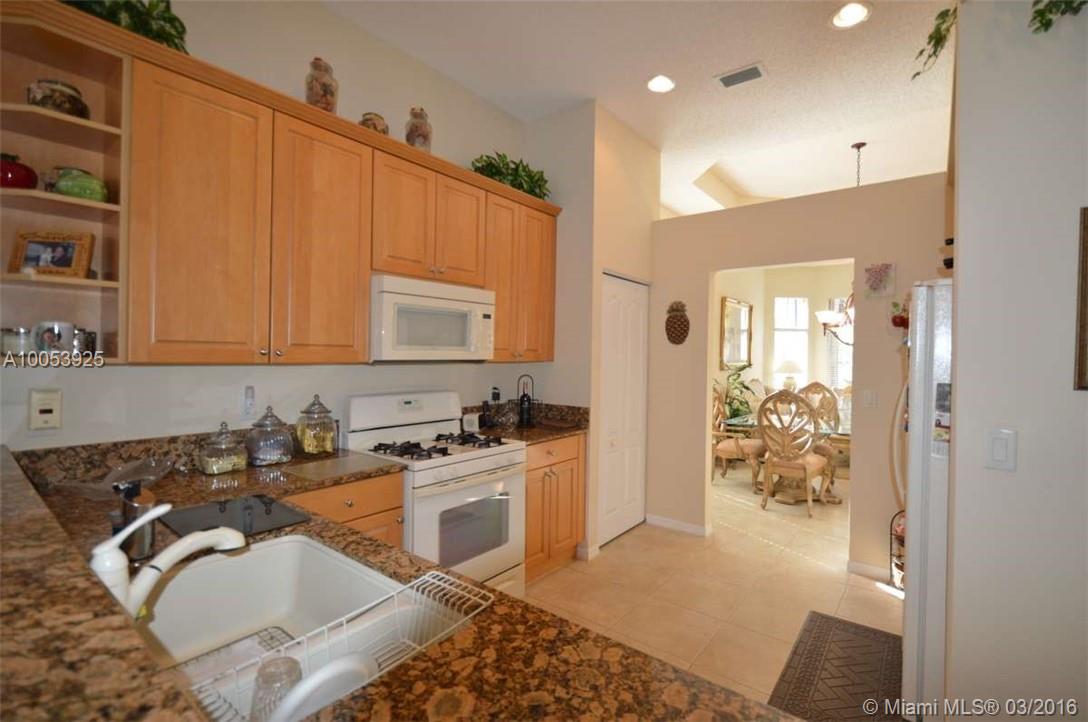 LAGUNA ISLES - Residential